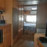 Sea Caravan/camper On The مكان تخييم *