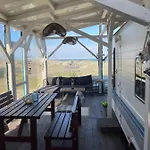 Sea Caravan/camper On The مكان تخييم *