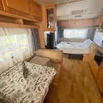 Sea Caravan/camper On The مكان تخييم كيتن
