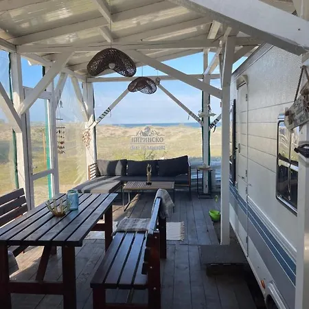 Sea Caravan/camper On The Campingplatz *