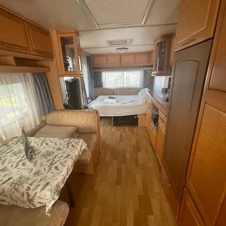 Sea Caravan/camper On The Campingplatz *